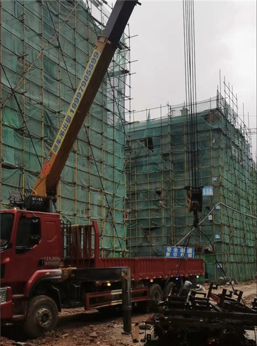 铁东区“慢工细活”—— 吊车的 “微动控制” 技术